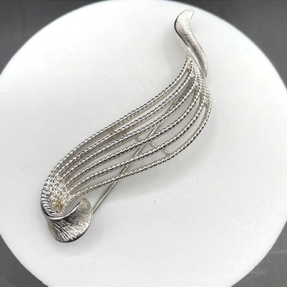 Vtg Silver Tone Swirl Brooch Silver Tone Ribbon Textured Layered Geometric